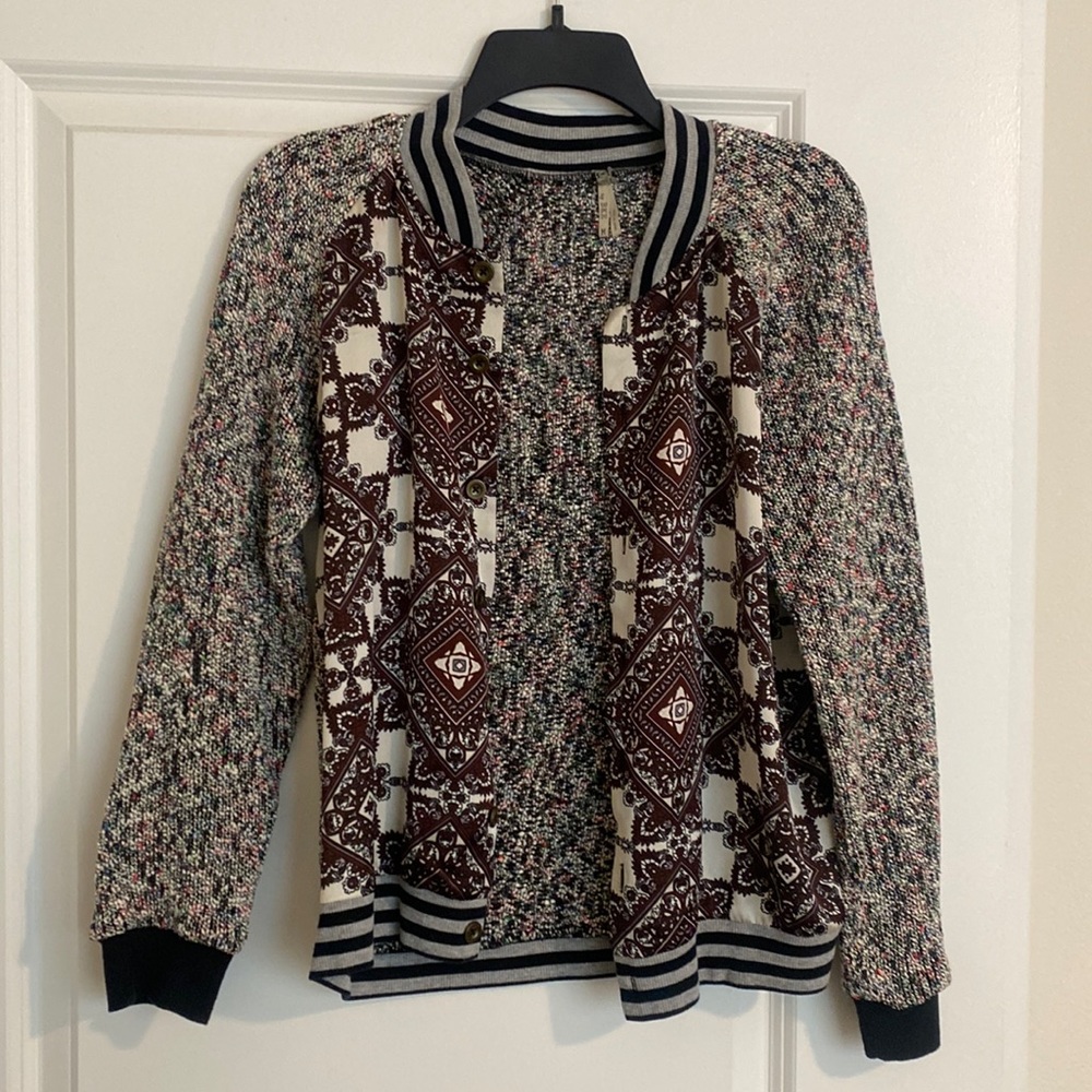 Gimmicks by BKE button up sweater